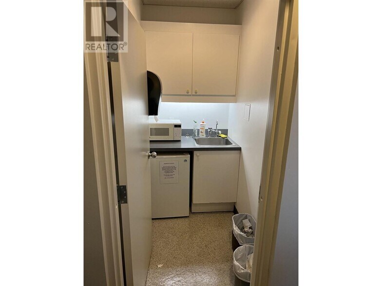 More Photos Of 938 Howe St, Vancouver Medical For Sale