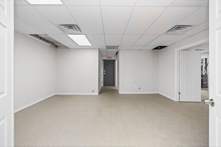 More Photos Of 35628 Jefferson Ave, Harrison Township Medical For Lease