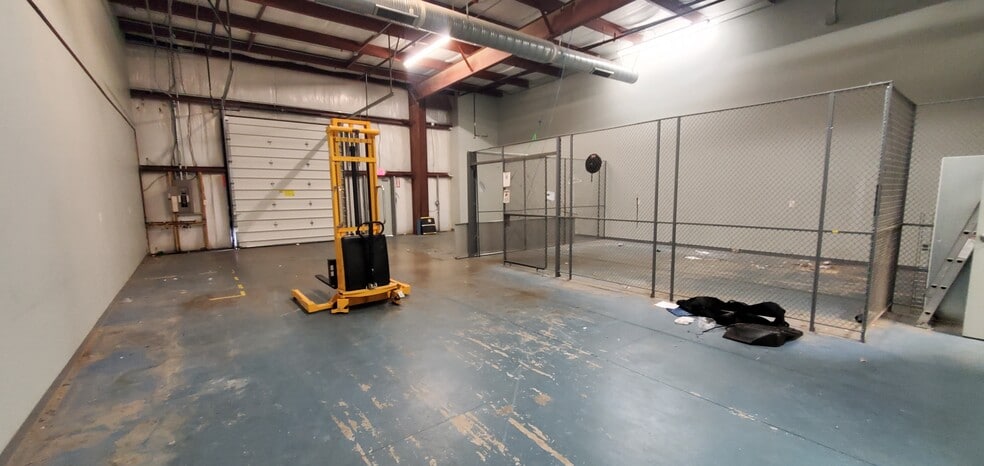 More Photos Of 3619 Richmond Hwy, Stafford Light Distribution For Sale