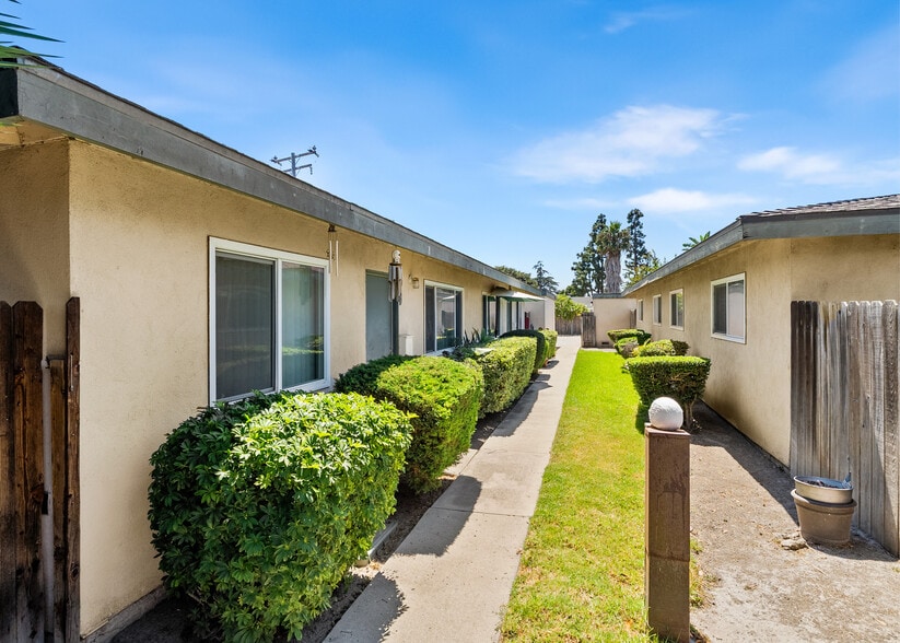 More Photos Of 10762-17104 B Ln, Huntington Beach Multifamily For Sale