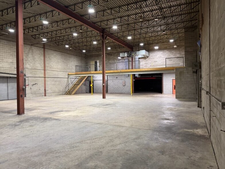 More Photos Of 40 New Plant Ct, Owings Mills Warehouse For Lease