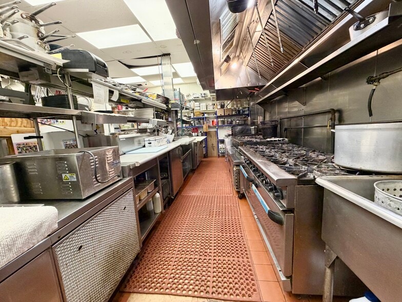 More Photos Of 136-154 Rifle Camp Rd, Woodland Park General Retail For Sale