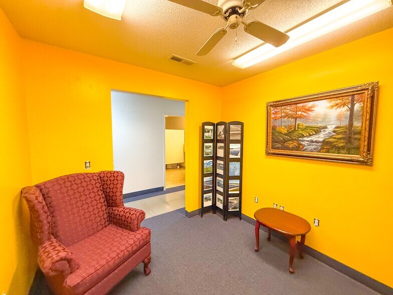 More Photos Of 2335 Columbia Hwy, Pulaski Office For Sale