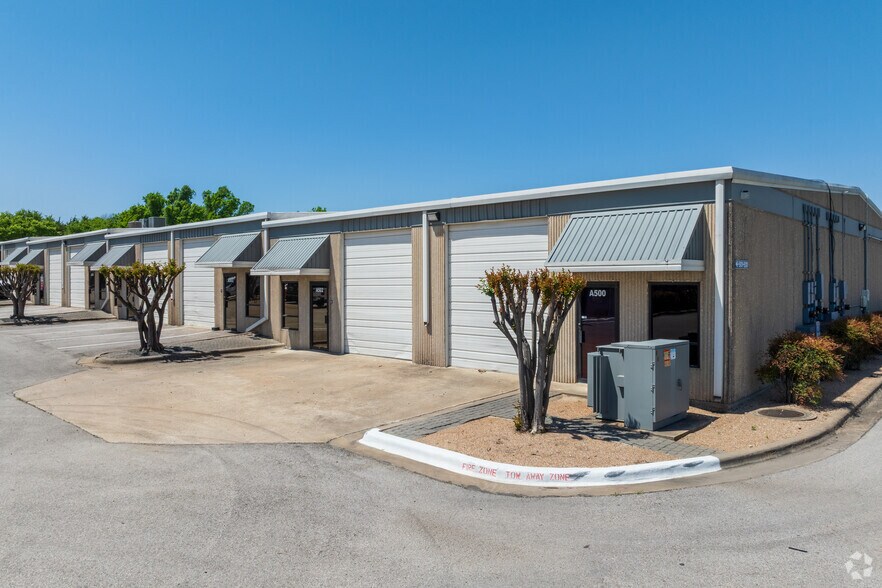 Primary Photo Of 501 W Powell Ln, Austin Warehouse For Lease
