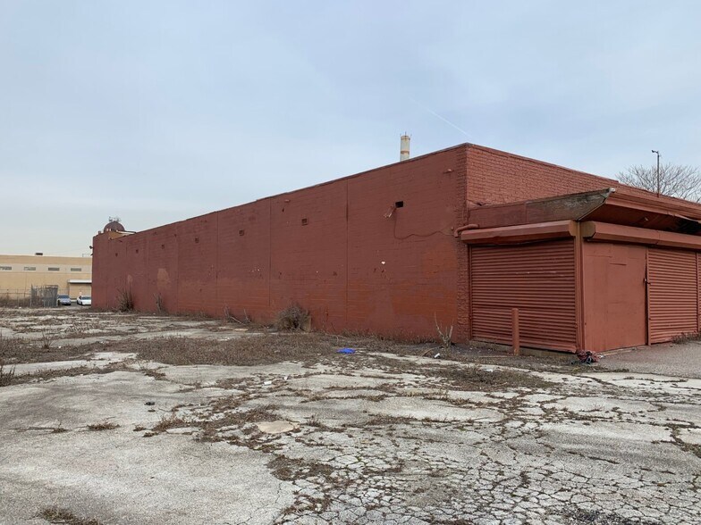 More Photos Of 1023 W Erie Ave, Philadelphia Supermarket For Sale