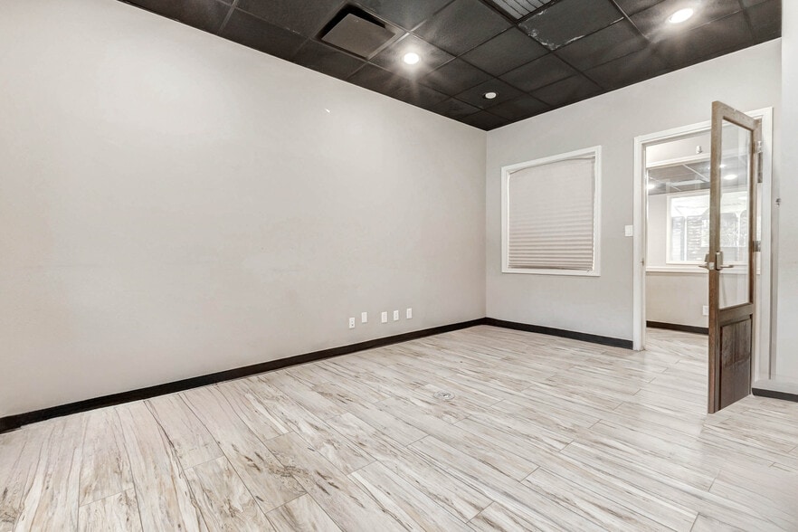 More Photos Of 1101 Alma St, Tomball Medical For Lease