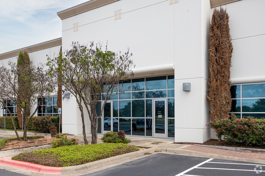 More Photos Of 3800 Quick Hill Rd, Austin Office For Lease