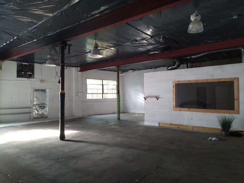 More Photos Of 29A Midland Ave, Hicksville Industrial For Lease