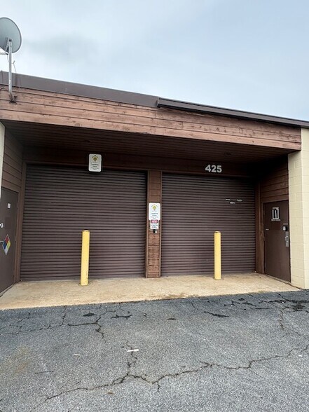 More Photos Of 4025 Pleasantdale Rd, Doraville Light Distribution For Lease