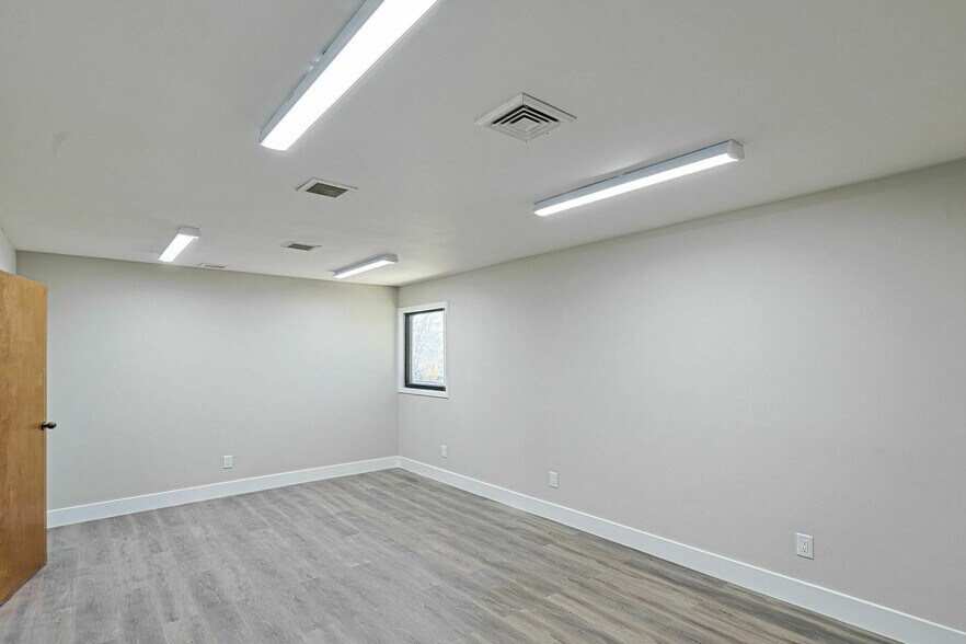 More Photos Of 1906 Warm Springs Rd, Columbus Medical For Sale