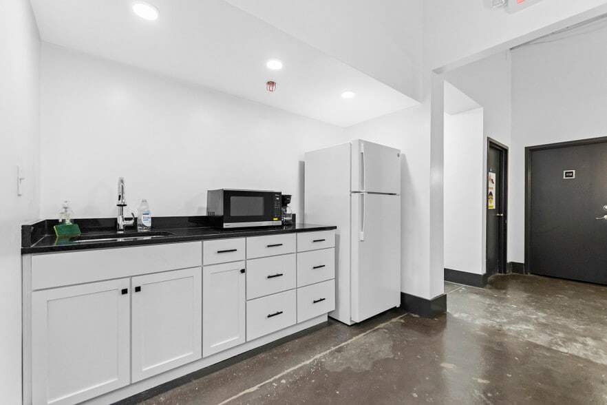 More Photos Of 67 Maplewood St, Malden Office For Lease