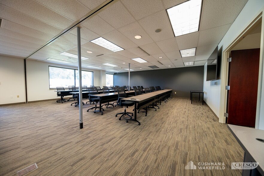 More Photos Of 300 Executive Pky W, Hudson Office For Lease