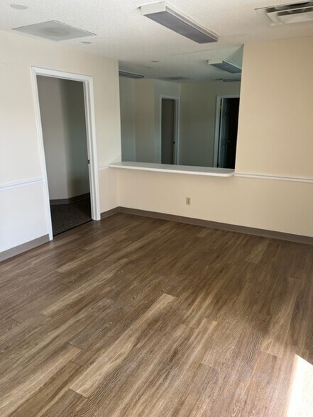 More Photos Of 13910 Fivay Rd, Hudson Medical For Lease