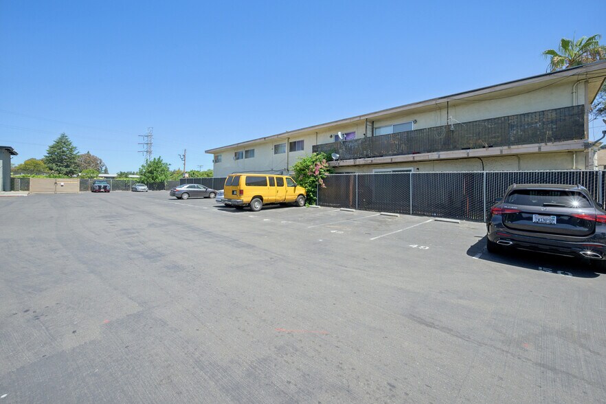 More Photos Of 550 Berry Ave, Hayward Apartments For Sale