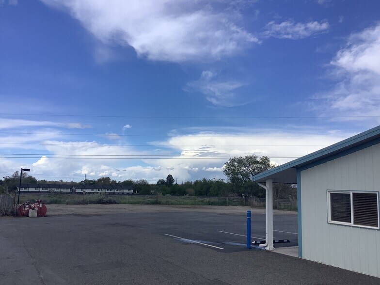 More Photos Of 1006 W Bruneau Ave, Kennewick Warehouse For Lease