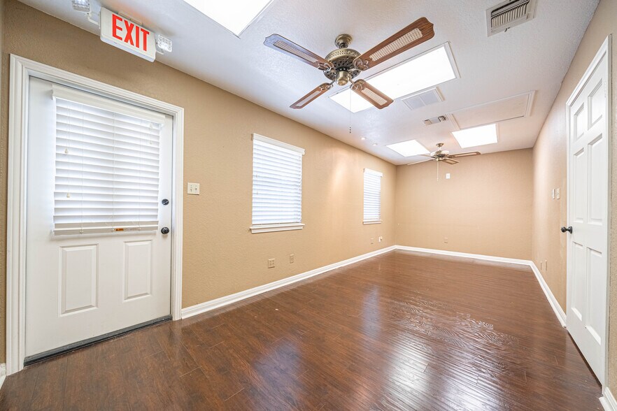 More Photos Of 104 Medical Dr, Boerne Office For Lease