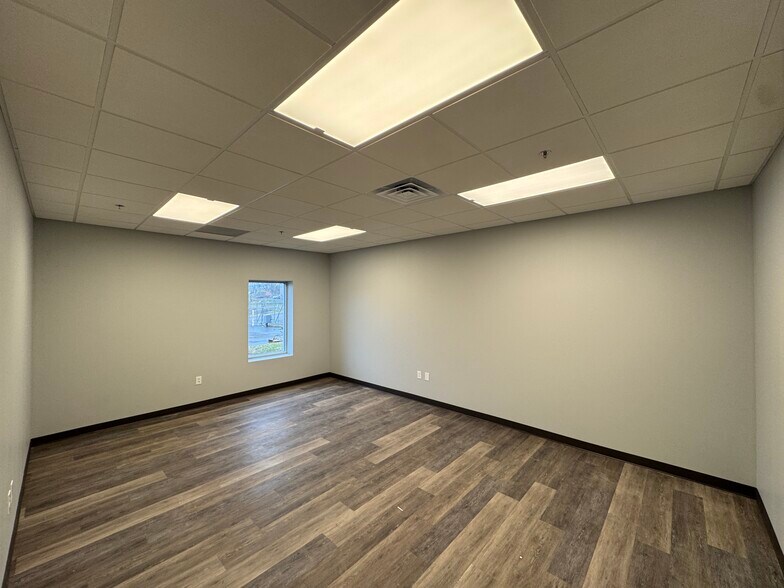 More Photos Of 1418 Poplar Ln, Nashville Manufacturing For Lease
