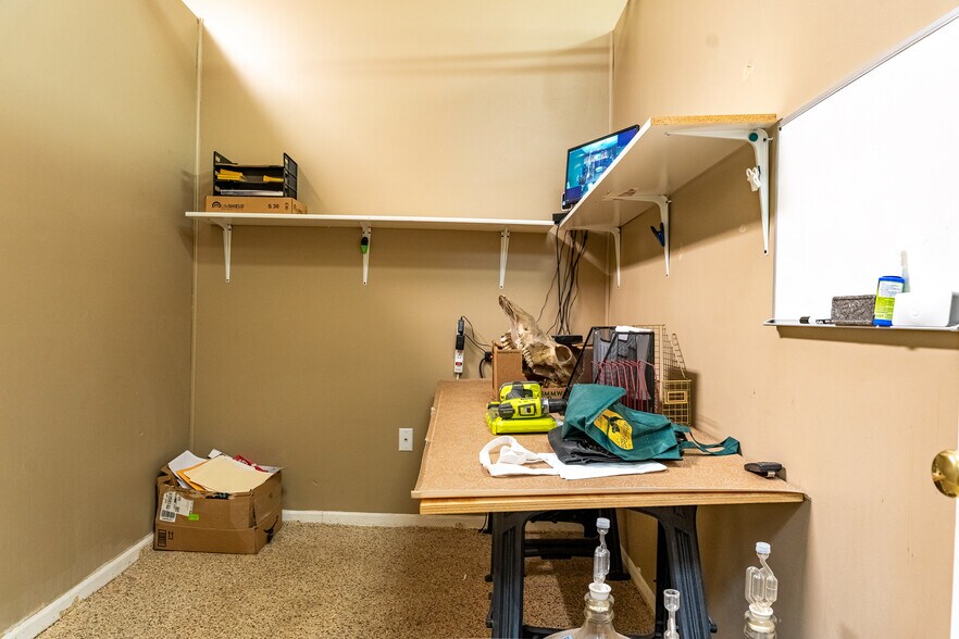 More Photos Of 620 Cherokee St, Leavenworth Storefront Retail Office For Sale