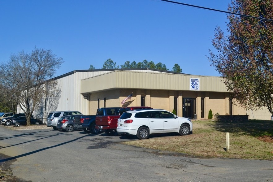 More Photos Of 10020 Industrial Dr, Pineville Warehouse For Lease