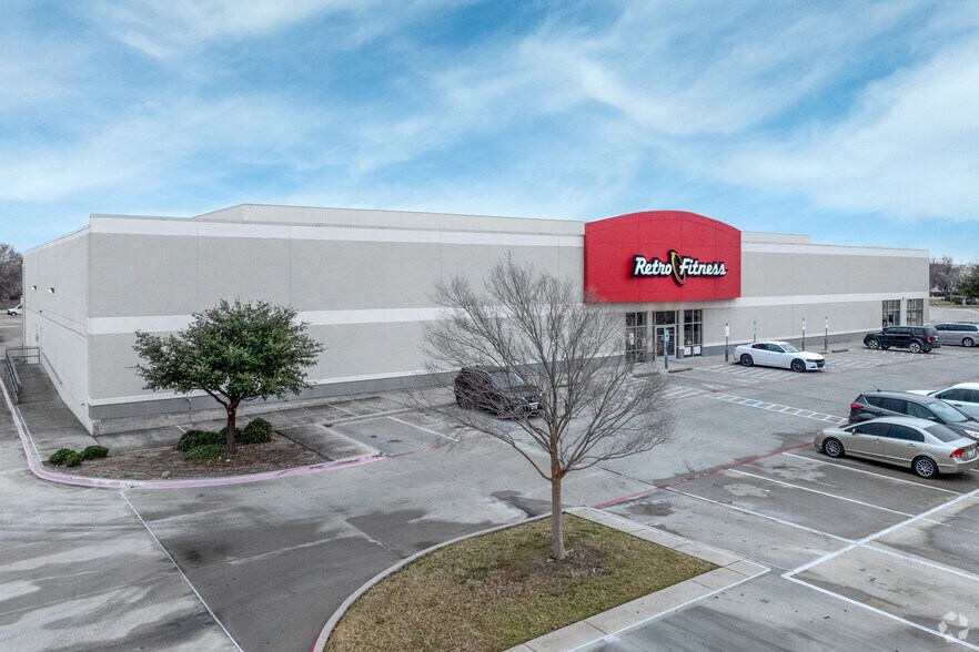 More Photos Of 1301 E Belt Line Rd, Richardson Health Club For Lease