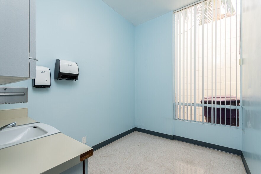 More Photos Of 1533 Alamitos Ave, Long Beach Medical For Sale