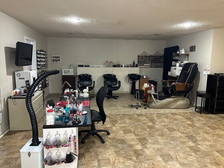 More Photos Of 1201 W College St, Liberty Office For Lease