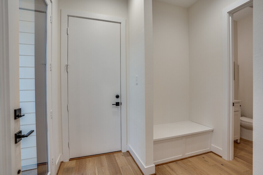 More Photos Of 421/423 Wayne, Dallas Apartments For Sale