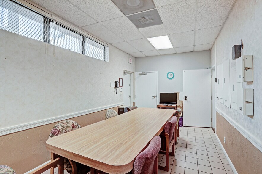 More Photos Of 3537 Forest Hill Blvd, West Palm Beach Medical For Lease