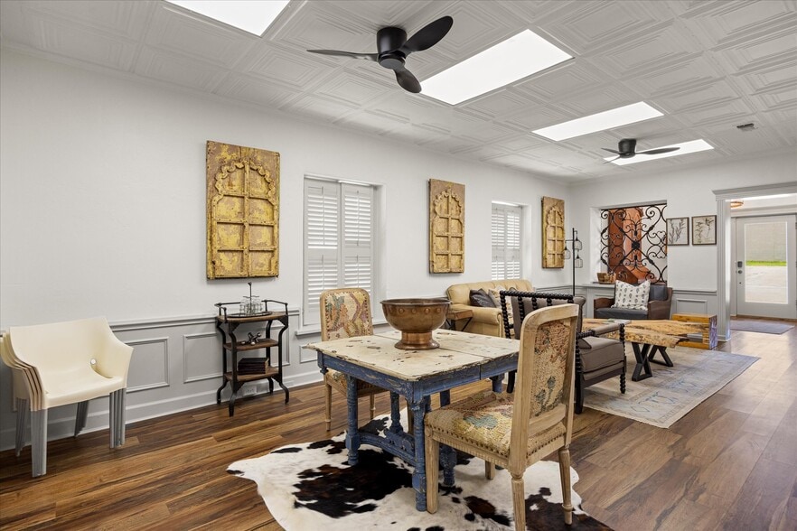 More Photos Of 111 S Houston St, Granbury Loft Creative Space For Sale