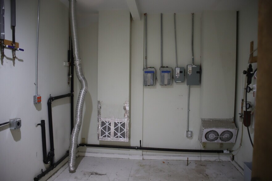 More Photos Of 3350 Scott Blvd, Santa Clara Warehouse For Lease