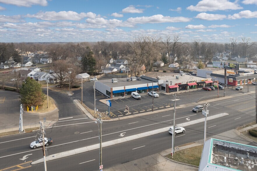 More Photos Of 4558 Monroe St, Toledo Freestanding For Lease