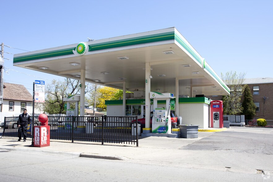 More Photos Of 6350 W Montrose Ave, Chicago Service Station For Sale
