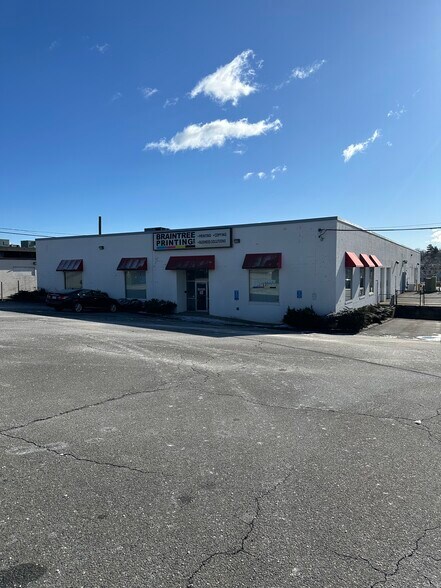 More Photos Of 230 Wood Rd, Braintree Freestanding For Sale