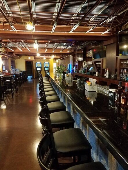 More Photos Of 101 W Main St, West Dundee Restaurant For Sale