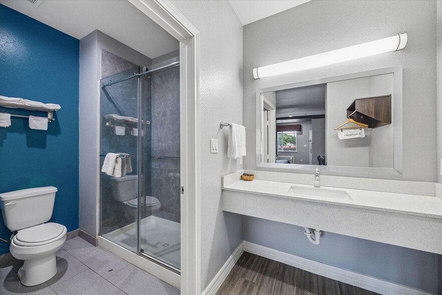 More Photos Of 9818 W Little York Rd, Houston Hotel For Sale