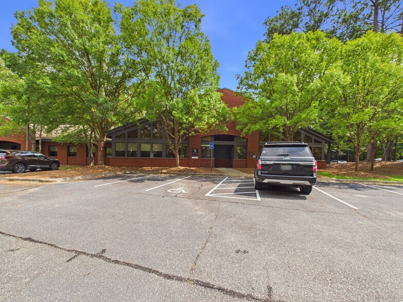 More Photos Of 700 Brookstone Centre Pky, Columbus Medical For Lease