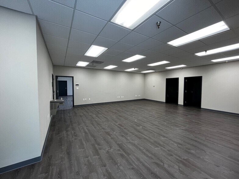 More Photos Of 8440 Tradeport Dr, Orlando Light Distribution For Lease