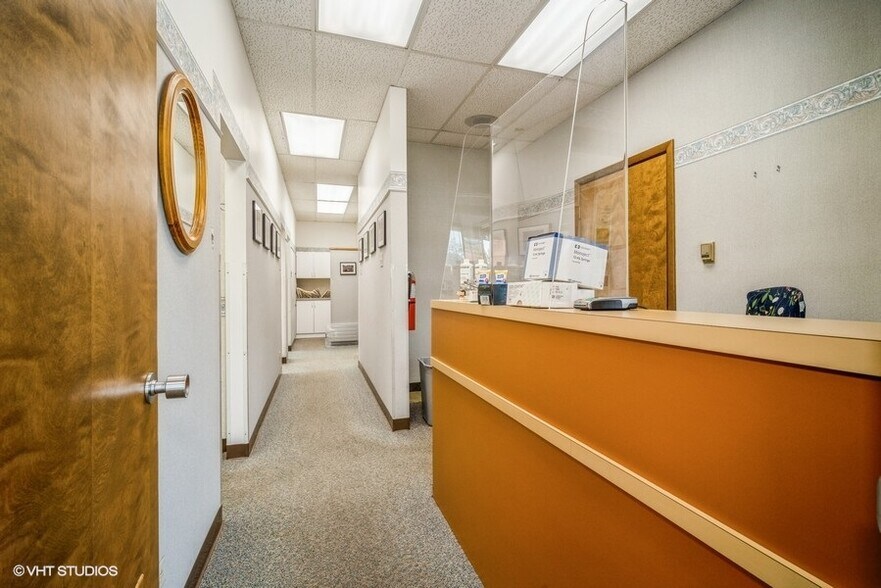 More Photos Of 666 Dundee Rd, Northbrook Medical For Lease