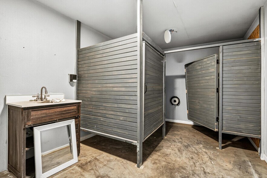 More Photos Of 6330 E Hwy 84 E, Slaton Flex For Sale