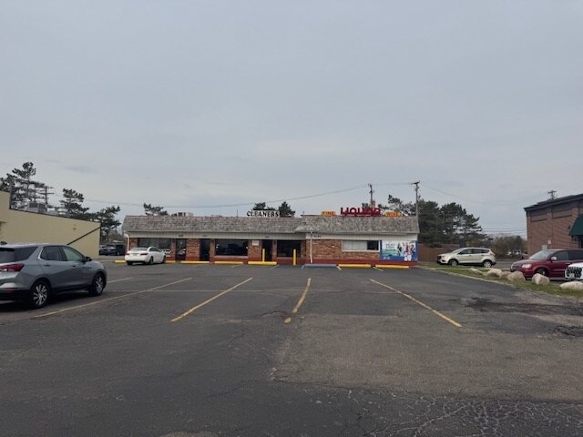 Primary Photo Of 3065-3095 Crooks Rd, Troy Freestanding For Lease