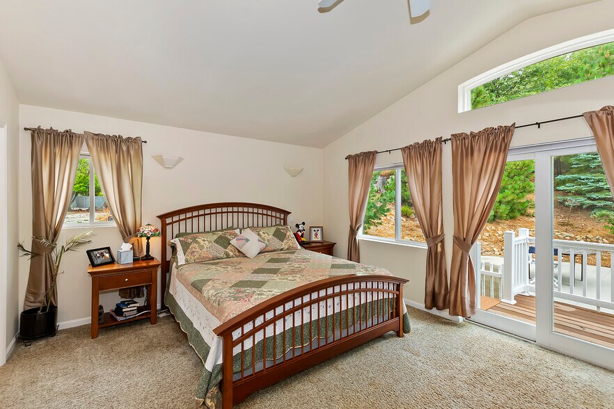 More Photos Of 26288 CA-18, Rimforest Storefront Retail Residential For Sale