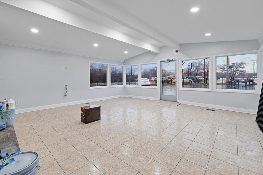 More Photos Of 2020 Dixie Hwy, Waterford Freestanding For Lease