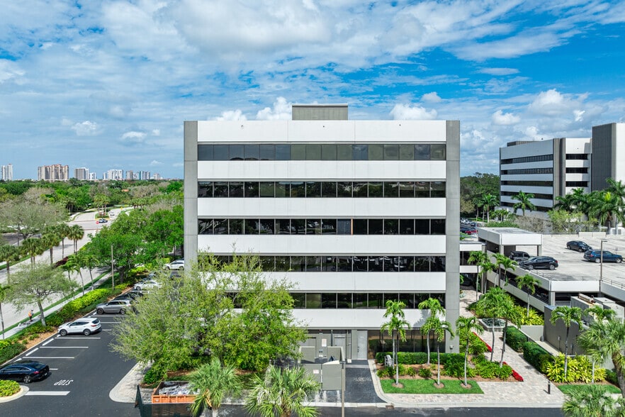 More Photos Of 5811 Pelican Bay Blvd, Naples Unknown For Lease