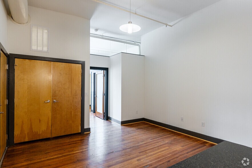 More Photos Of 132 N Sycamore St, Petersburg Apartments For Lease