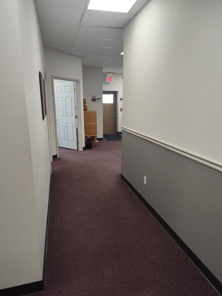 More Photos Of 300 5th St, Belvidere Light Distribution For Sale