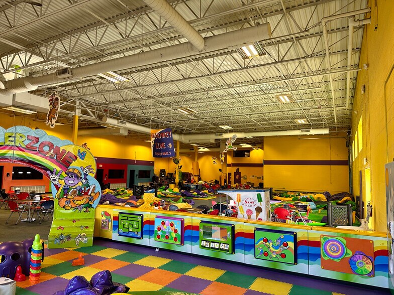 More Photos Of 4235-4237 Green Bay Rd, Kenosha General Retail For Sale