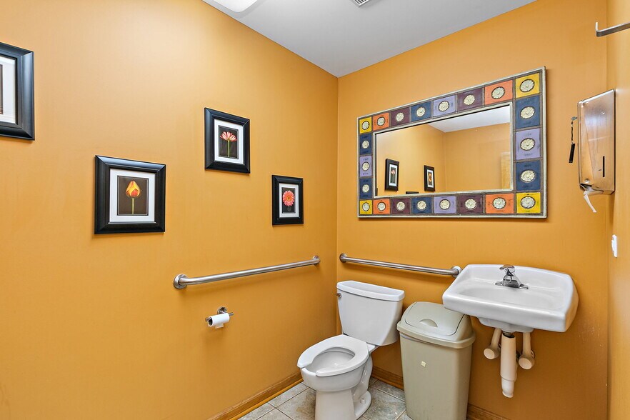 More Photos Of 712 W Main St, West Dundee Medical For Sale