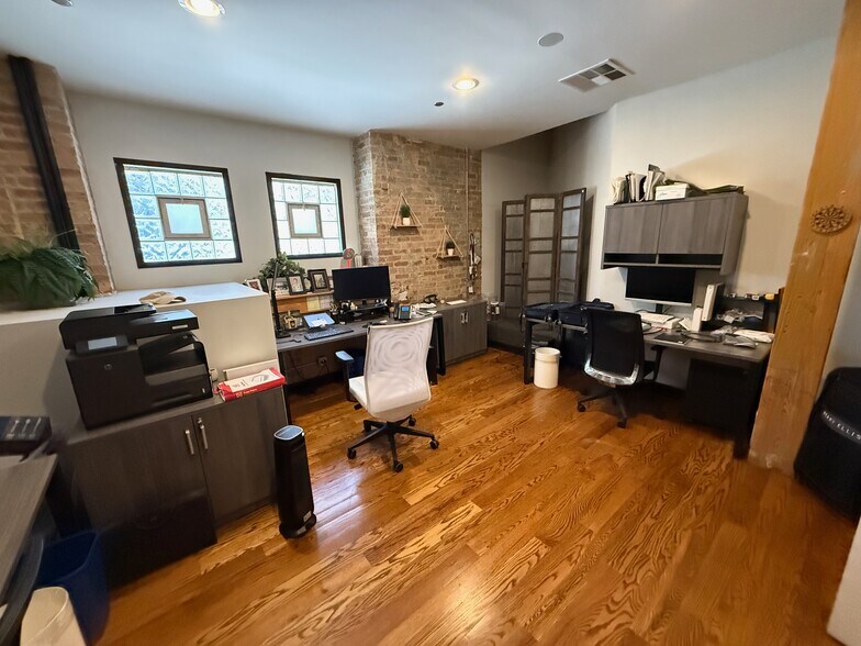 More Photos Of 106 N Aberdeen St, Chicago Office Residential For Sale