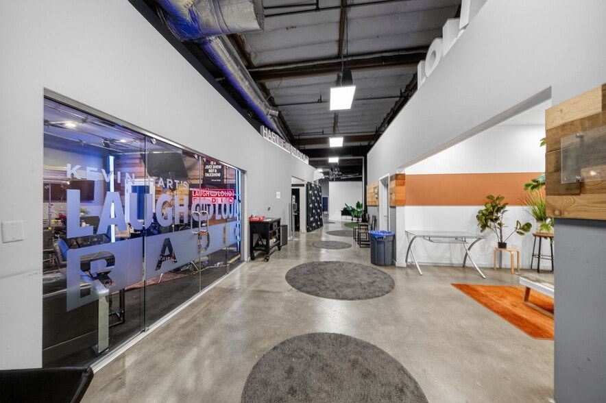 More Photos Of 20938 Osborne St, Canoga Park Warehouse For Sale