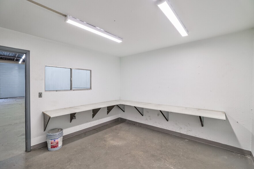 More Photos Of 10 S Havana St, Aurora Unknown For Lease